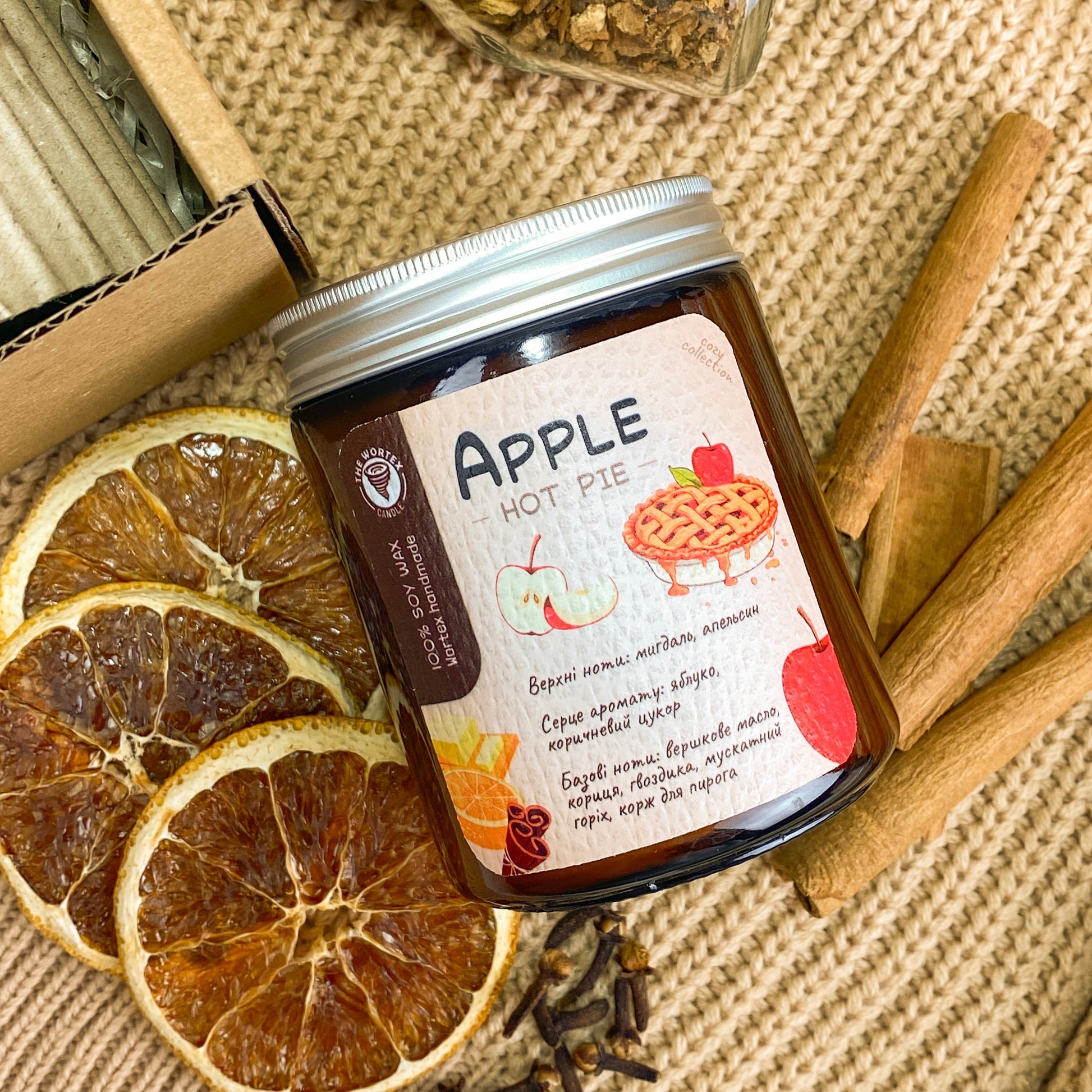 Cozy Ароматична соєва свічка "Hot Apple Pie" - Wortex Candle